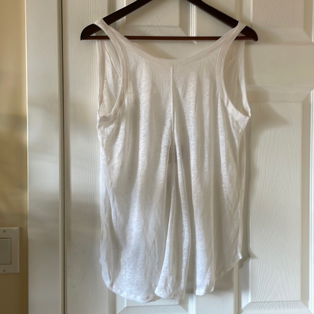 Chaser seamed scoop back linen tank